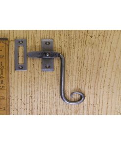 CASEMENT FASTENER CURLY RIGHT HAND TAIL HF ANT IRON 4.5