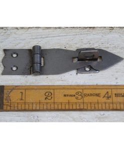 HASP & STAPLE ARROWHEAD ANTIQUE IRON 100MM (AF038)