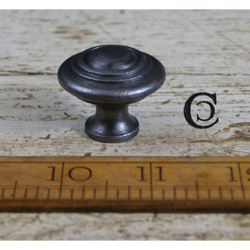 KNOB DOMED WITH CIRCULAR RINGS ANT IRON 32MM 05.086D.AI.30