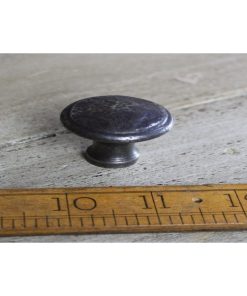 KNOB – HAMMERED TOP CAST WAXED ANTIQUE IRON 32MM DIA