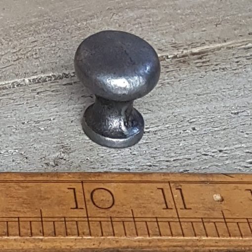 KNOB PLAIN SHAKER WITH SEAM CAST ANTIQUE IRON 25MM