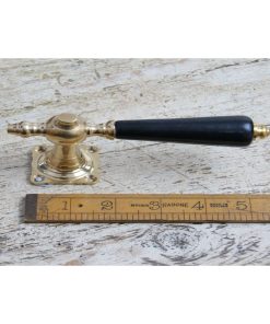 LEVER HANDLE ON SQUARE PLATE EBONY AND BRASS 5 / 120MM