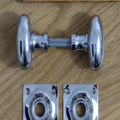 OVAL DOOR KNOB CHROME ON BRASS SQUARE BACK PLATE 3.0 / 75MM