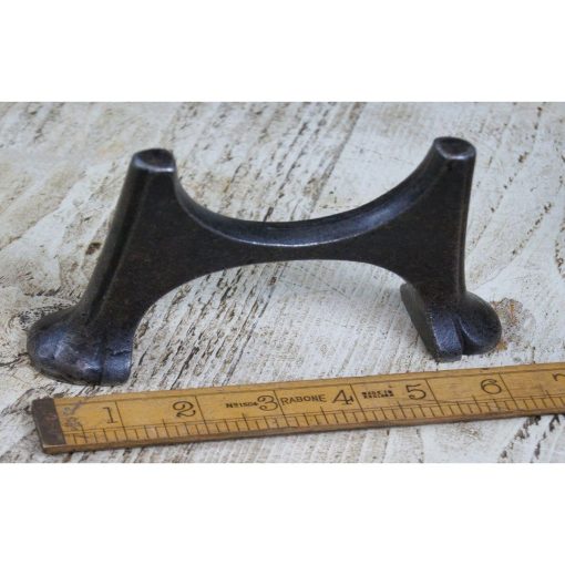 RADIATOR FOOT LARGE CAST ANT IRON 80MM DIAMETER