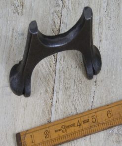 RADIATOR FOOT MEDIUM CAST ANT IRON 70MM DIAMETER