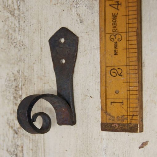 SCROLL HOOK HANDFORGED BLACK WAX 80MM (KE1001)