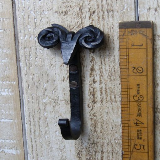 SHEEP HEAD SCROLL HOOK HAND FORGED BWAX 110MM 03.33C.ABW.100