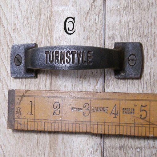 SQUARE D HANDLE HORIZONTAL TURNSTYLE CAST ANT IRON 120MM TBD