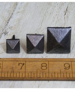 STUD SQUARE PYRAMID HEAD CAST ANTIQUE IRON 15MM