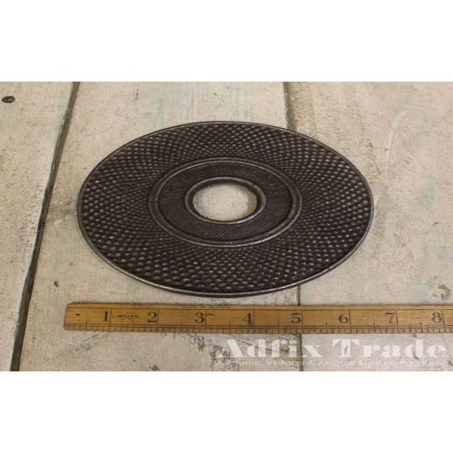 TRIVET CIRCULAR WITH CENTRE HOLE FISH SCALES CAST IRON 170MM